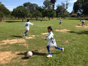 Bolivia, girls train