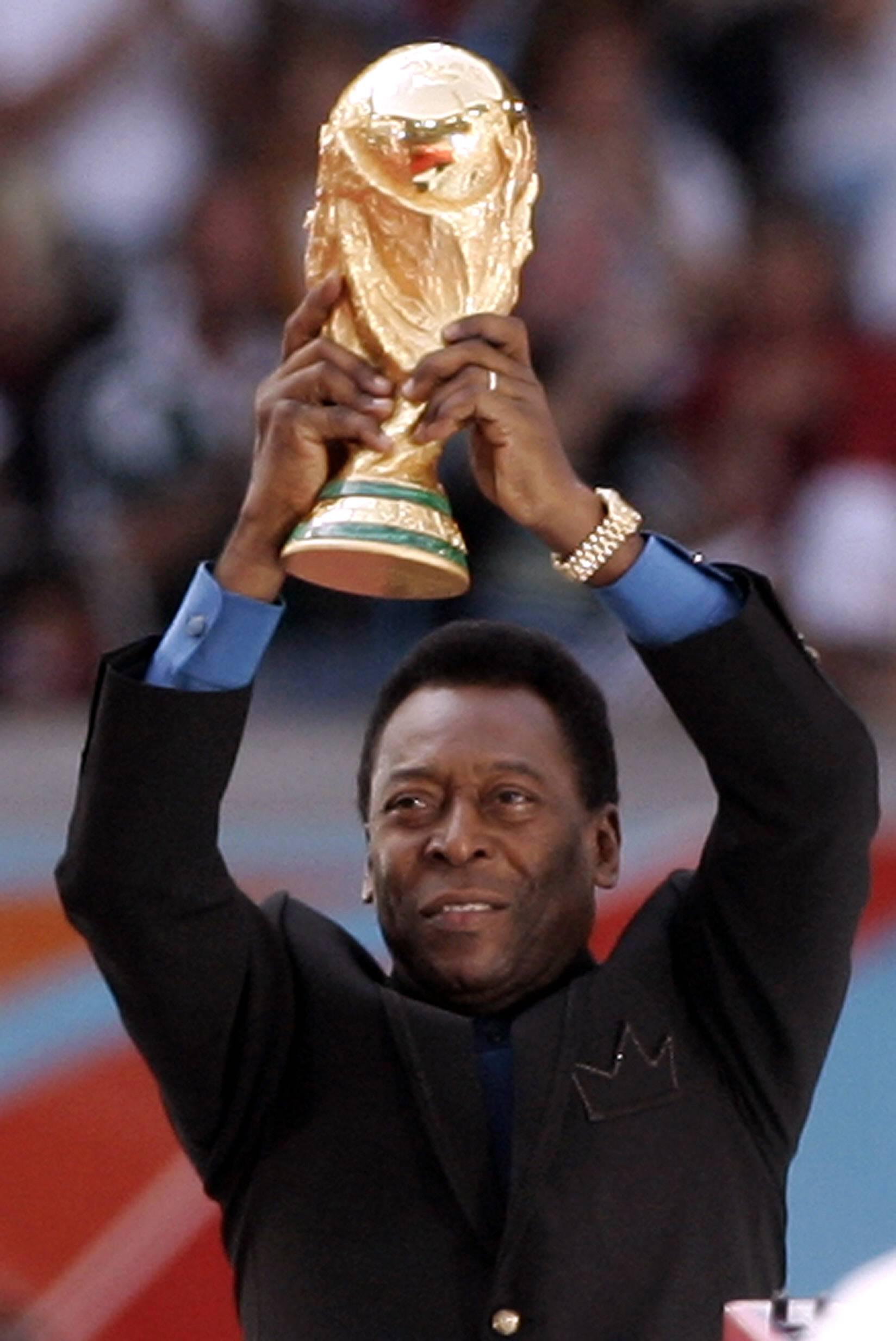 09.06.2006 Pele (Brasil) lifts up the Jules Rimet Cup (World Cup Trophy ...